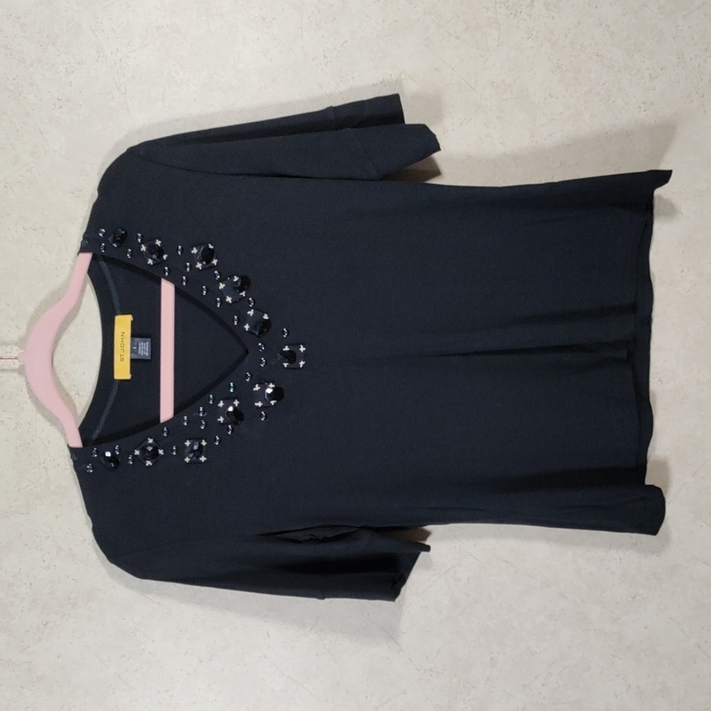 G147 St. John black knit S/S embellished v-neck tee S